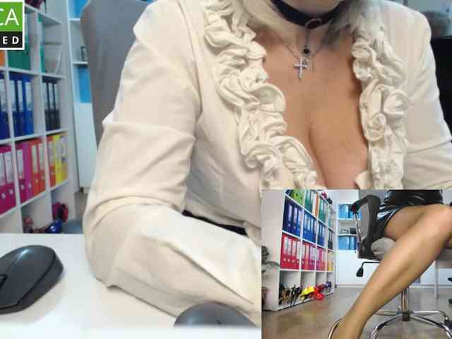 Model: passionate_blonde