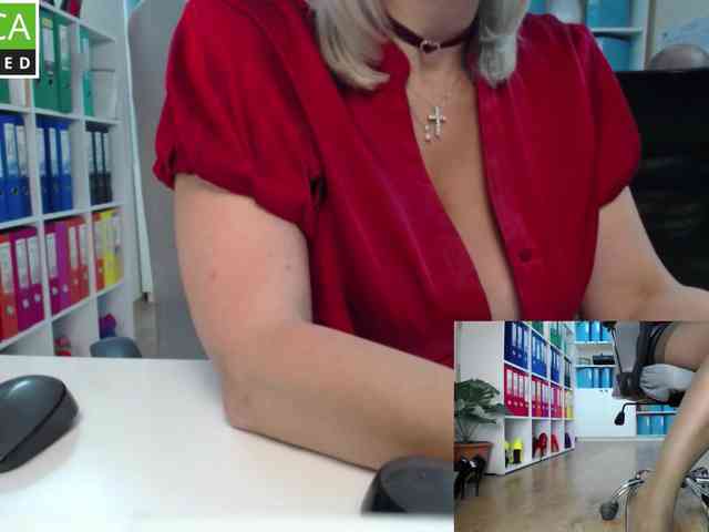 Model: passionate_blonde