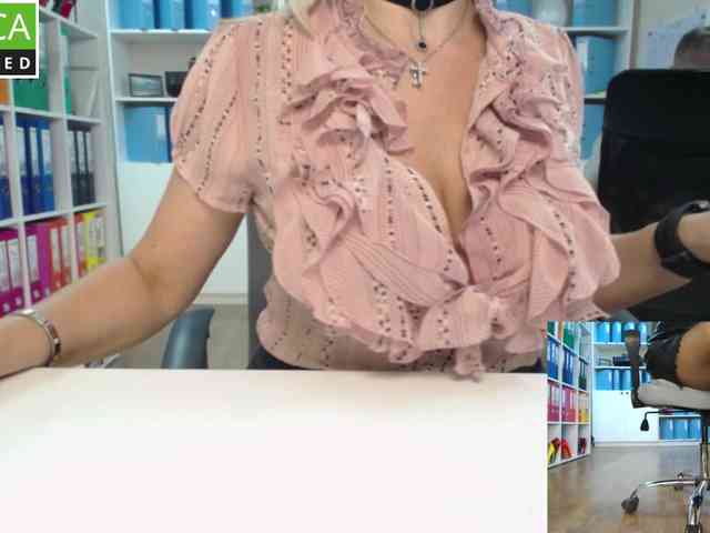 Model: passionate_blonde
