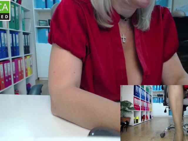 Model: passionate_blonde