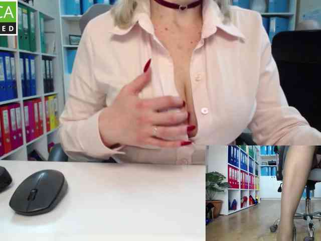 Model: passionate_blonde