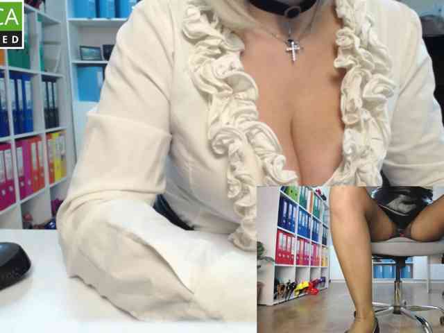Model: passionate_blonde