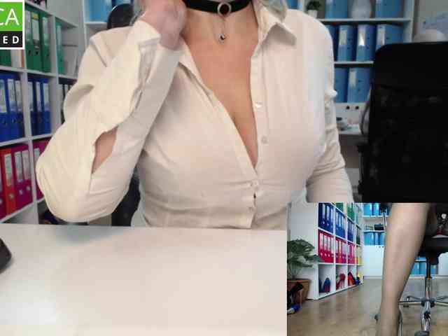 Model: passionate_blonde