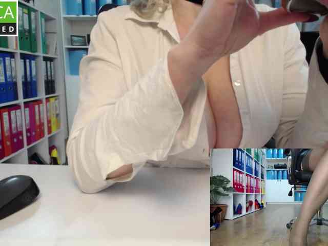 Model: passionate_blonde