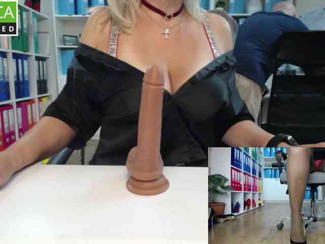 Model: passionate_blonde