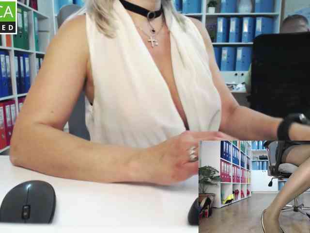 Model: passionate_blonde
