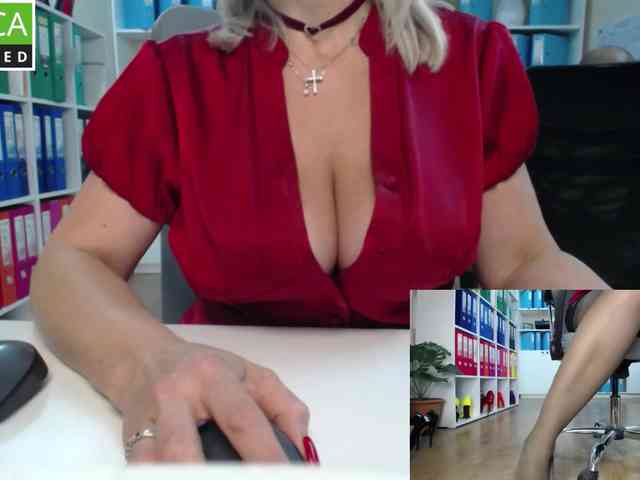 Model: passionate_blonde