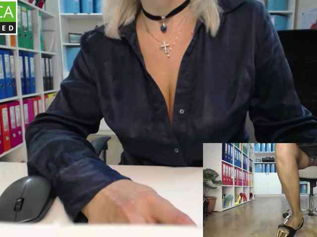 Model: passionate_blonde