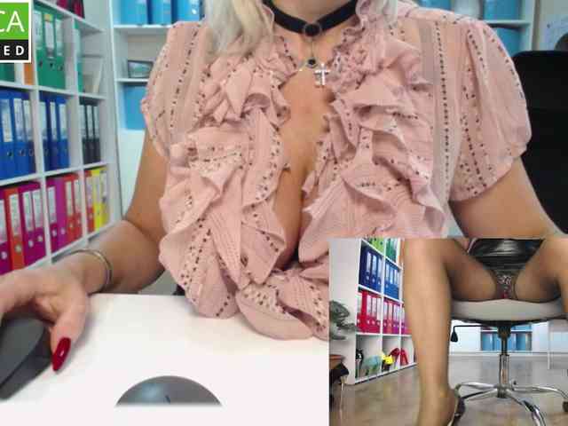 Model: passionate_blonde