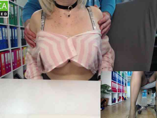 Model: passionate_blonde