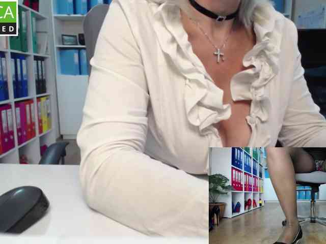 Model: passionate_blonde