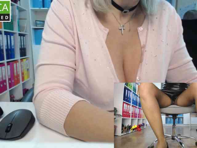 Model: passionate_blonde