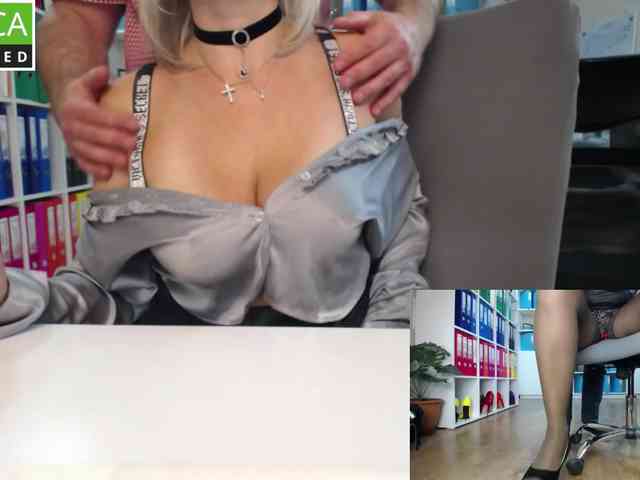 Model: passionate_blonde