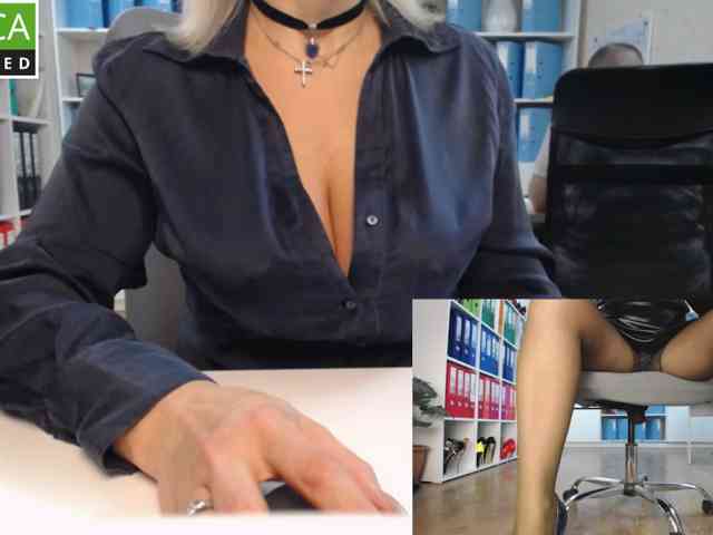 Model: passionate_blonde