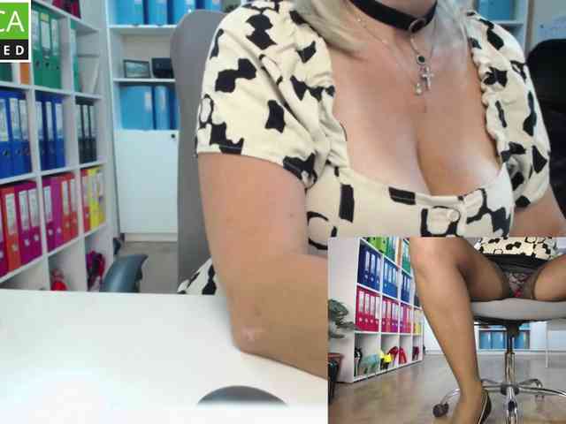 Model: passionate_blonde