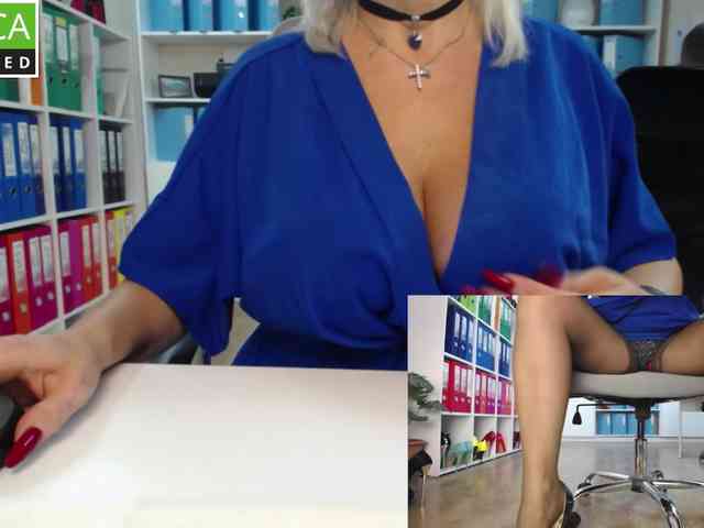 Model: passionate_blonde