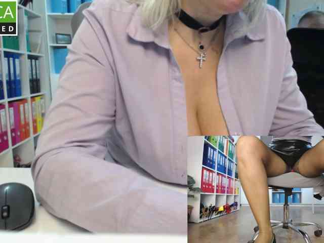 Model: passionate_blonde