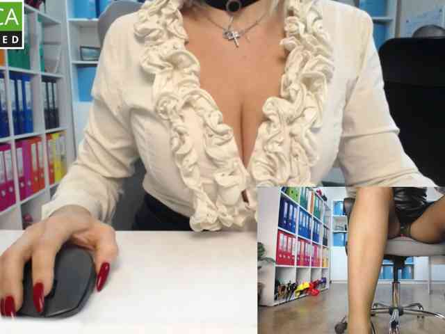 Model: passionate_blonde