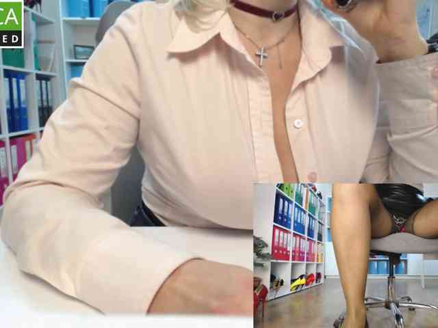 Model: passionate_blonde