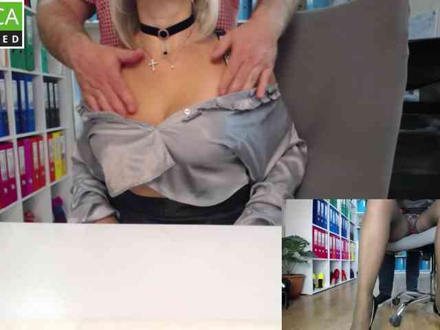 Model: passionate_blonde