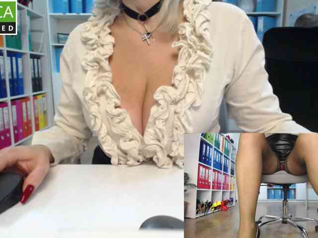 Model: passionate_blonde
