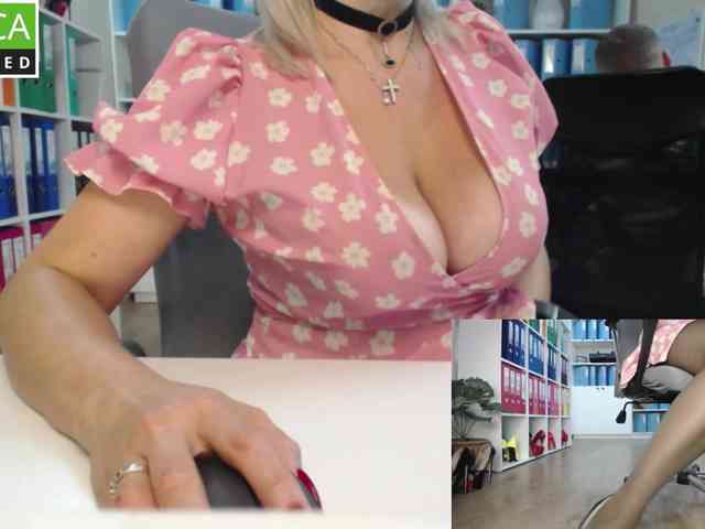 Model: passionate_blonde