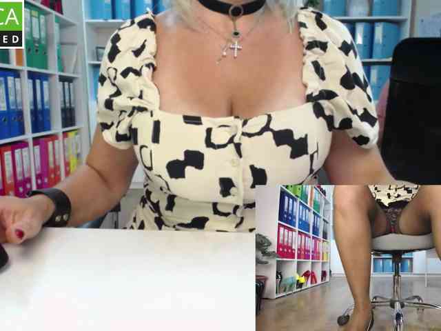 Model: passionate_blonde