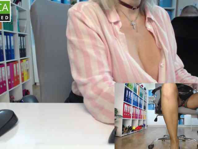Model: passionate_blonde