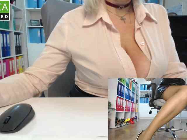 Model: passionate_blonde