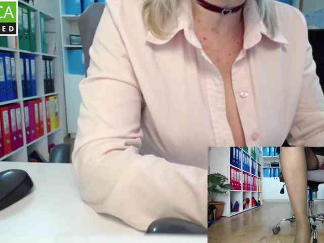 Model: passionate_blonde