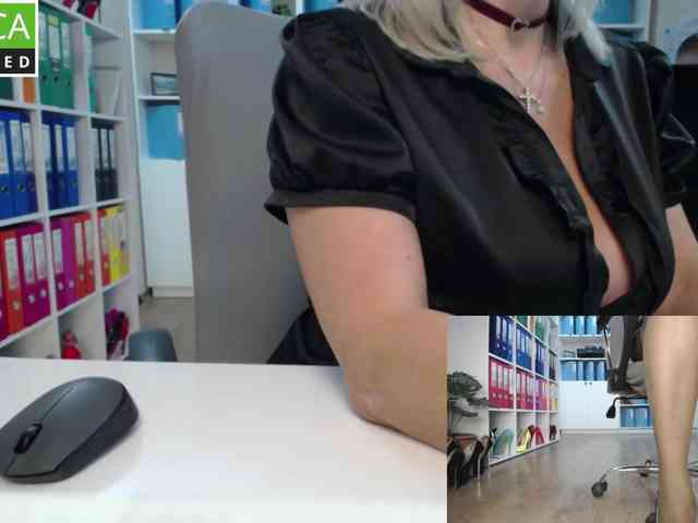 Model: passionate_blonde