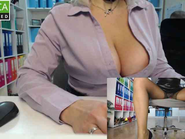Model: passionate_blonde