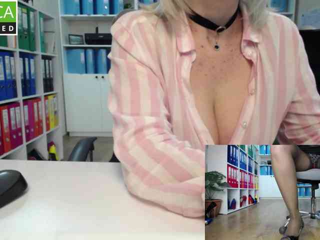 Model: passionate_blonde