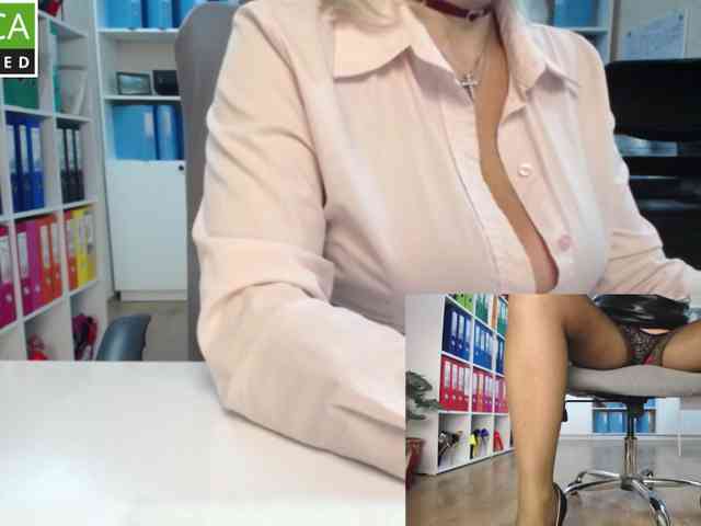 Model: passionate_blonde