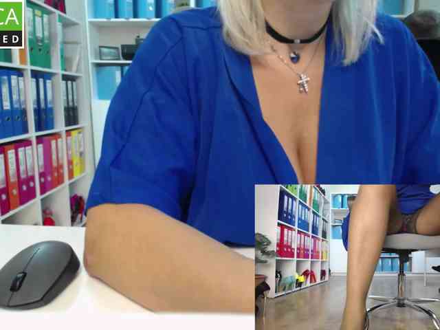 Model: passionate_blonde