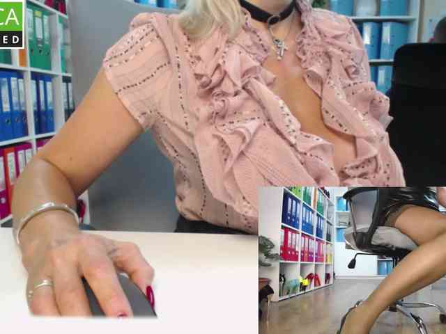 Model: passionate_blonde