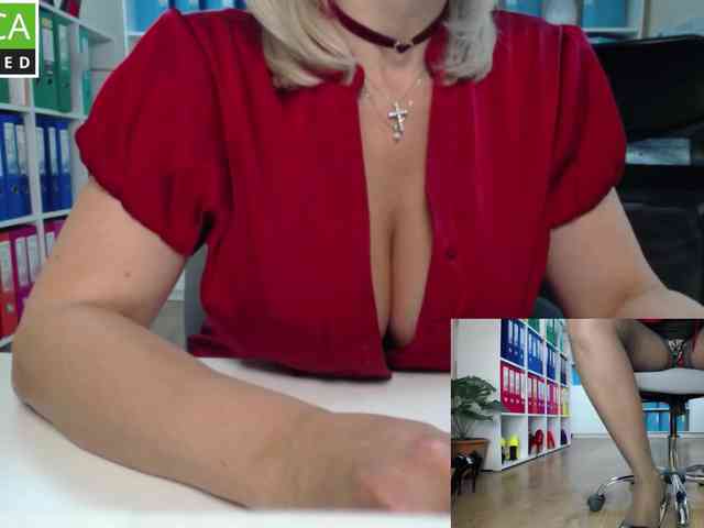 Model: passionate_blonde