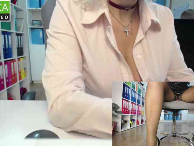 Model: passionate_blonde