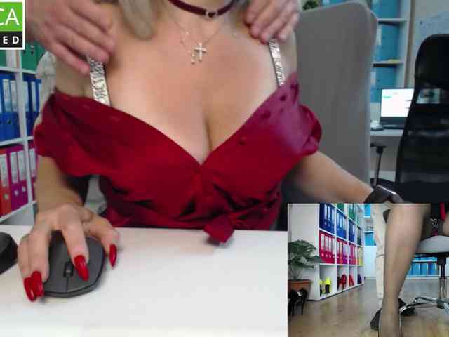 Model: passionate_blonde