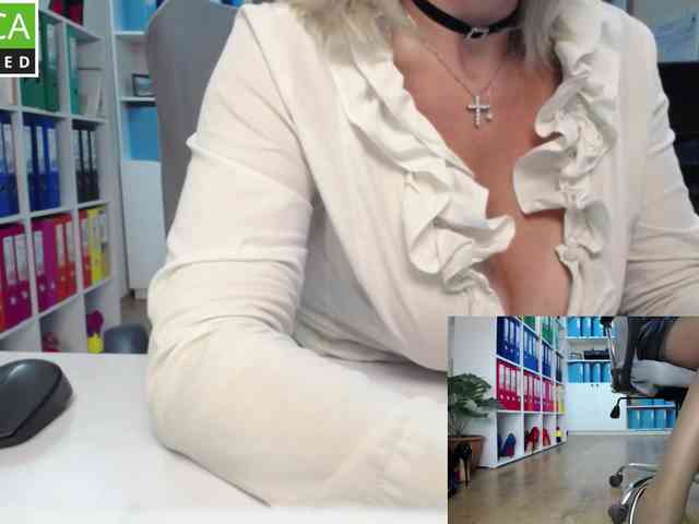 Model: passionate_blonde