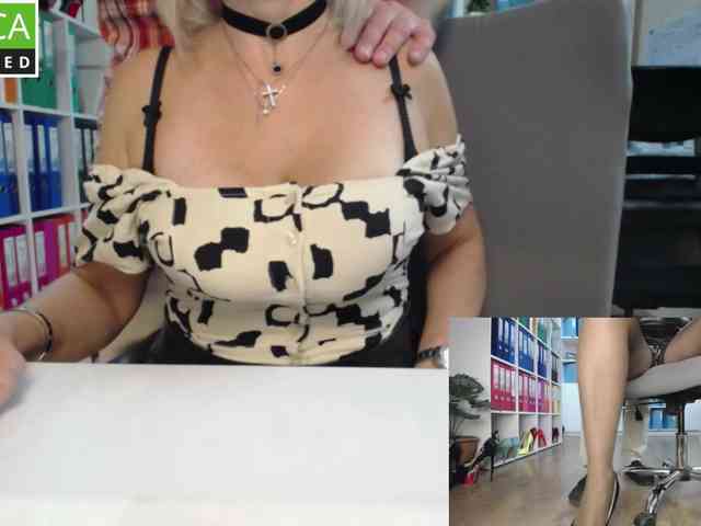 Model: passionate_blonde