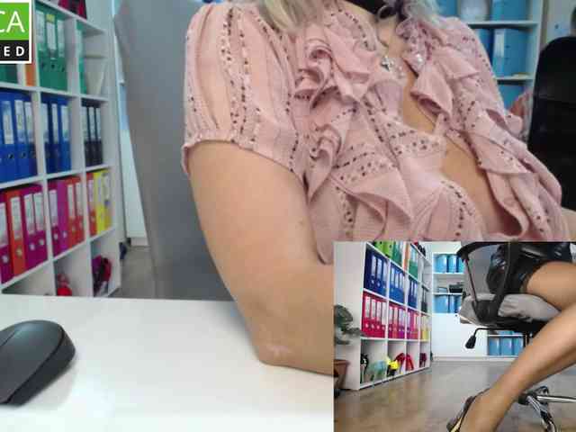 Model: passionate_blonde