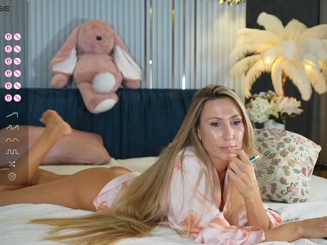 Anesthesiia live webcam show