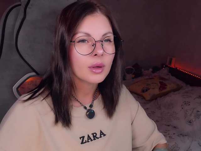 LiluDallass live webcam show