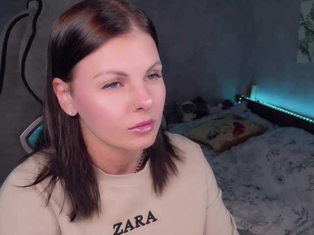 LiluDallass live webcam show