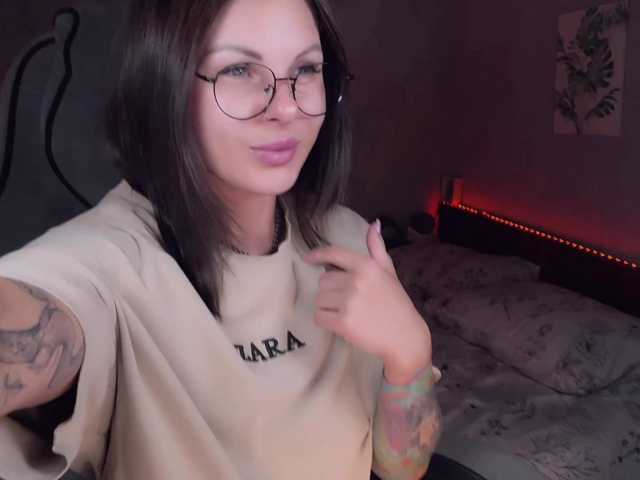 LiluDallass live webcam show