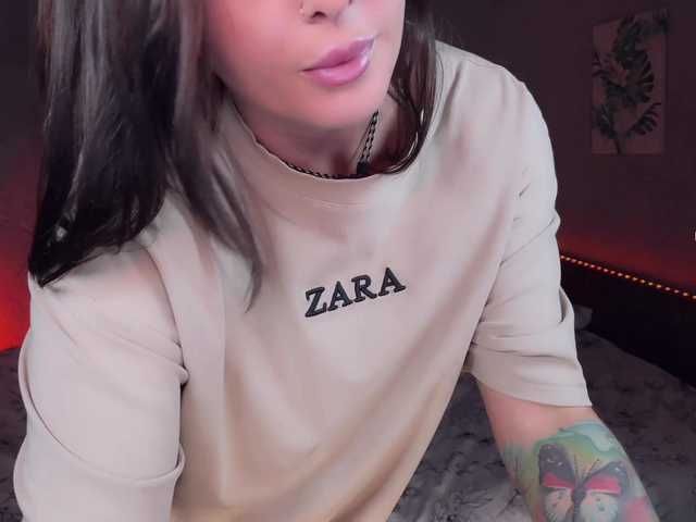 LiluDallass live webcam show