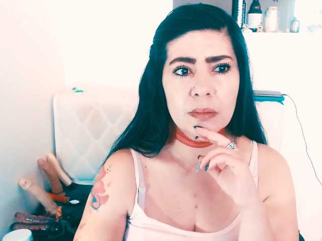 le modèle nishacandyes est en webcam porno dans un show sur le site bongacams, il possède les tags suivants: Latino/Hispanic,Brunette,Shaved