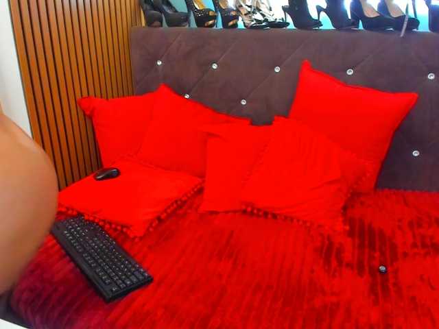 LauraSinFull, en directo ahora en BongaCams