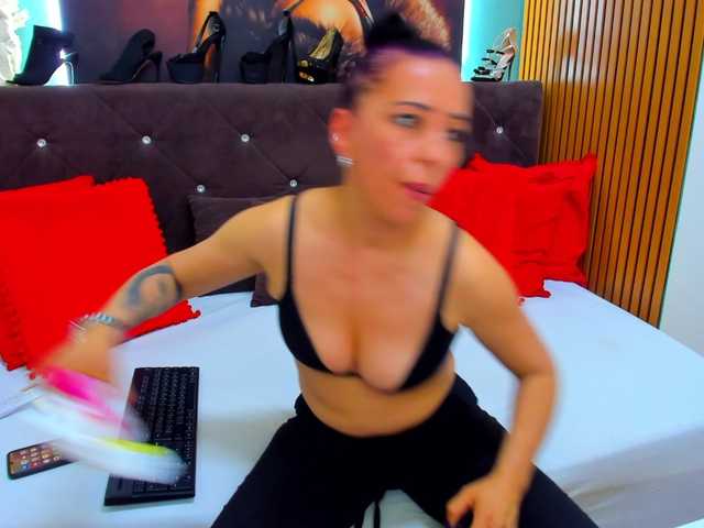 LauraSinFull Live Cam and Statistics on UnifiedCams